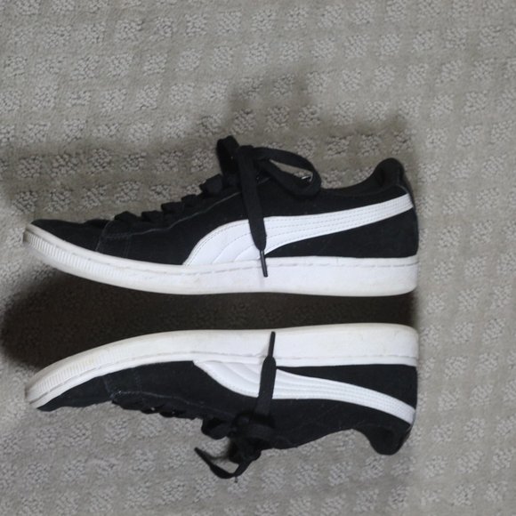 Puma Size 9 Black Suede with White Stripe and Gold Logo - Picture 4 of 9